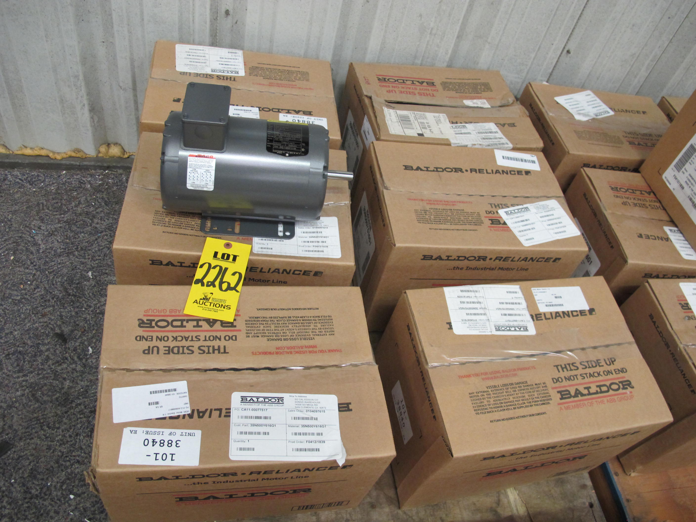 LOT (6) MOTORS, ELECTRIC TYPE, 1 HORSEPOWER, 230/460VAC ELEC RATING, 1140 RPM, 56 FRAME, TENV ENCLOSURE. MOTOR TERMINAL BOX LOCATED AT TOP, PART # 35N500Y616G1 (W-44) LOADING & HANDLING FEE $15-